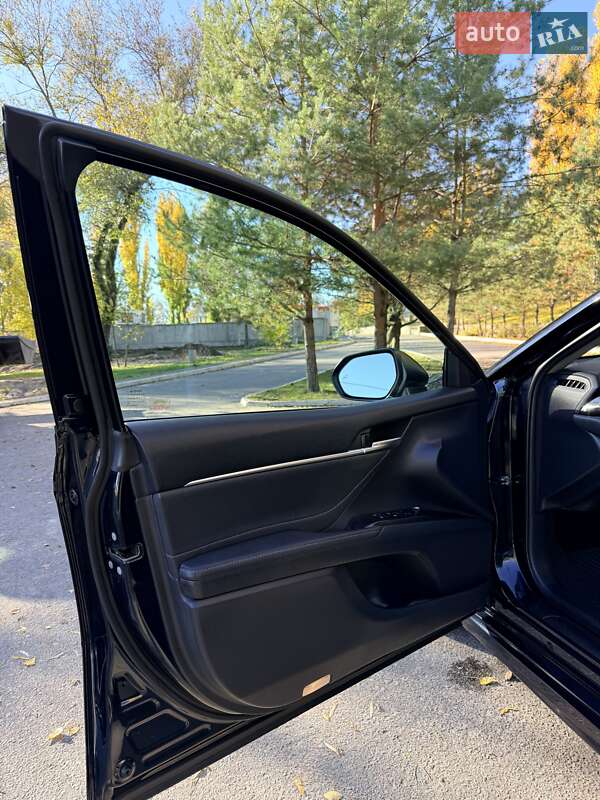 Седан Toyota Camry 2017 в Кременчуці