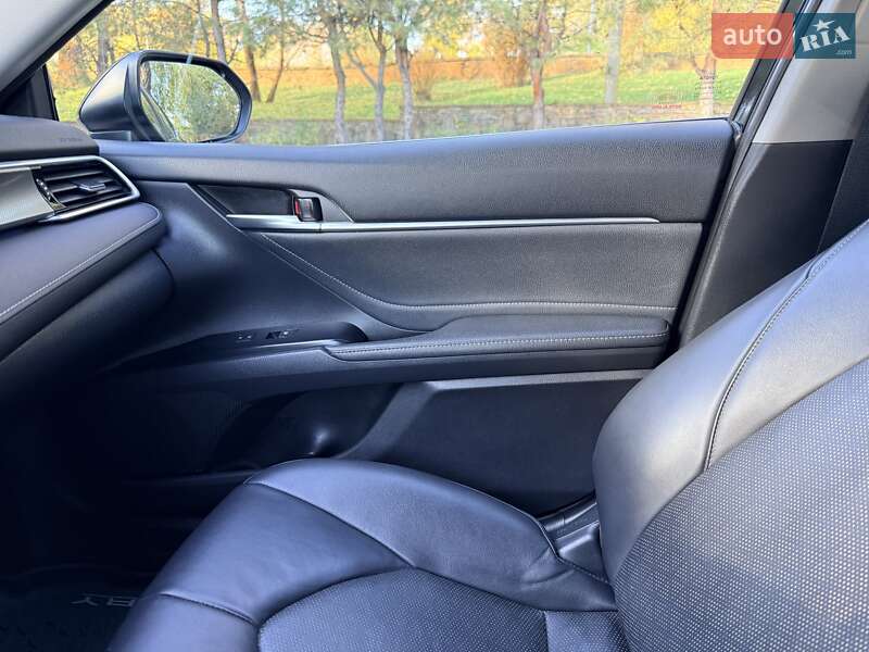 Седан Toyota Camry 2017 в Кременчуці