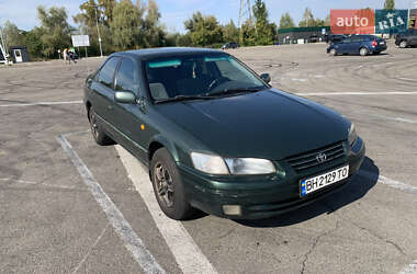 Седан Toyota Camry 1998 в Киеве