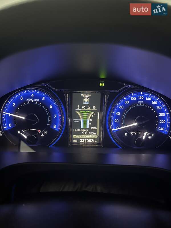 Седан Toyota Camry 2015 в Гайсине