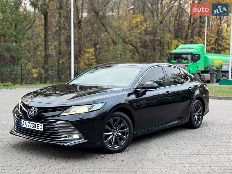 Седан Toyota Camry 2017 в Києві