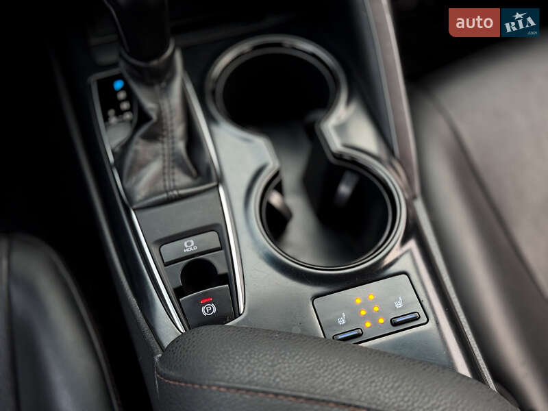 Седан Toyota Camry 2017 в Києві