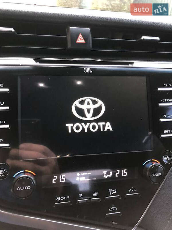 Седан Toyota Camry 2017 в Красном фото 12 Седан Toyota Camry 2017 в Красном