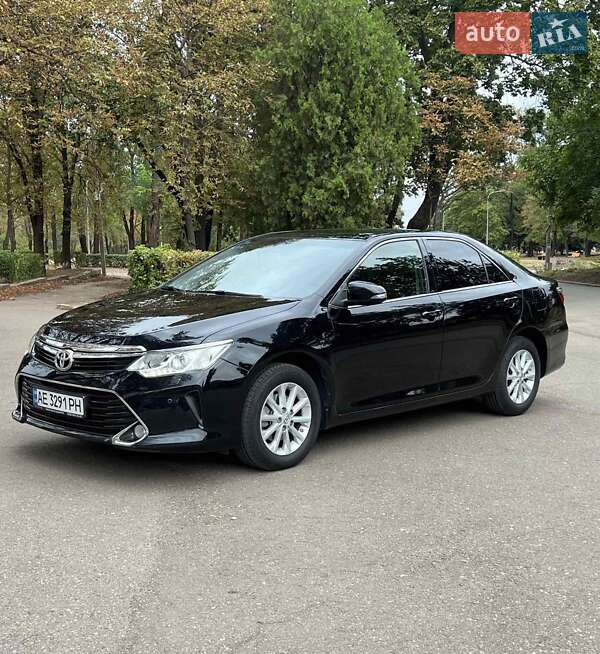 Седан Toyota Camry 2017 в Кривом Роге