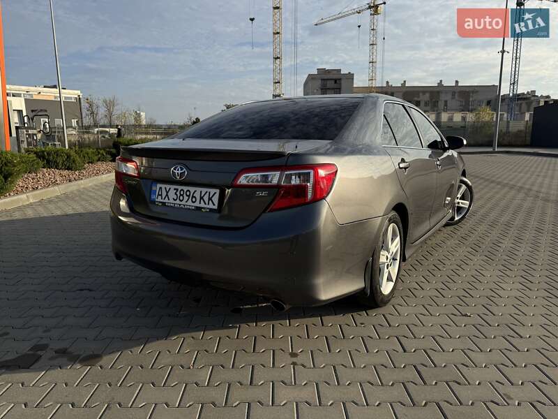Седан Toyota Camry 2013 в Харькове