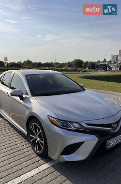Седан Toyota Camry 2019 в Львові