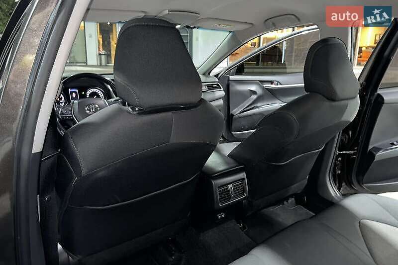 Седан Toyota Camry 2019 в Львове