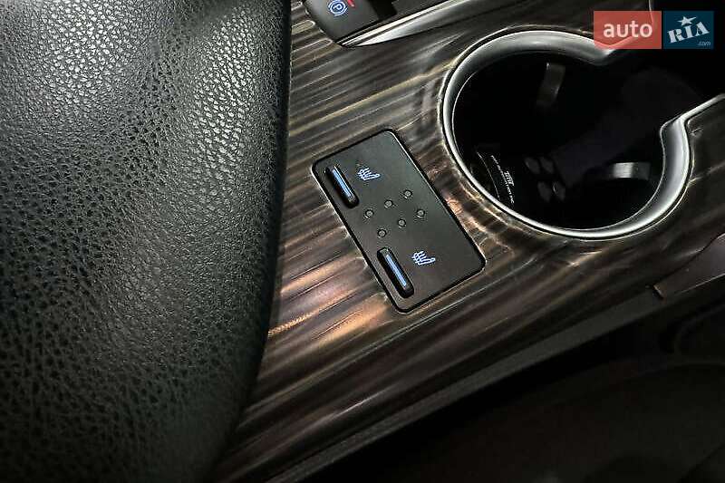 Седан Toyota Camry 2019 в Львове