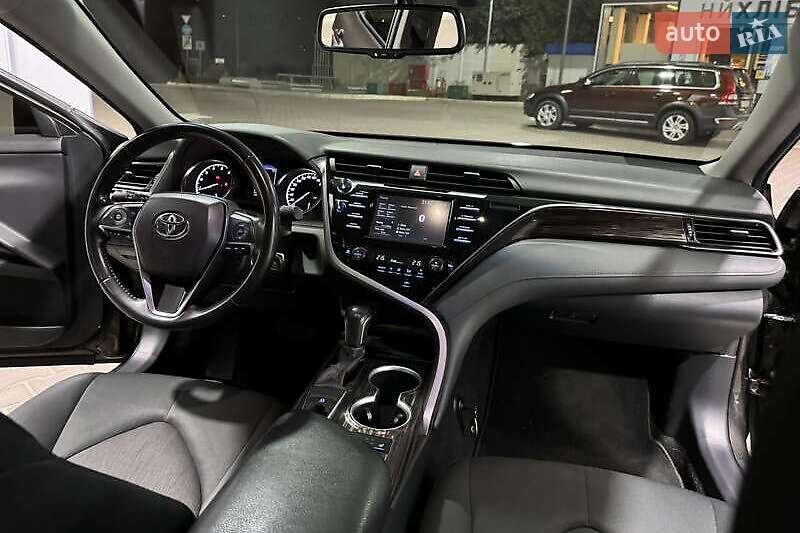 Седан Toyota Camry 2019 в Львове