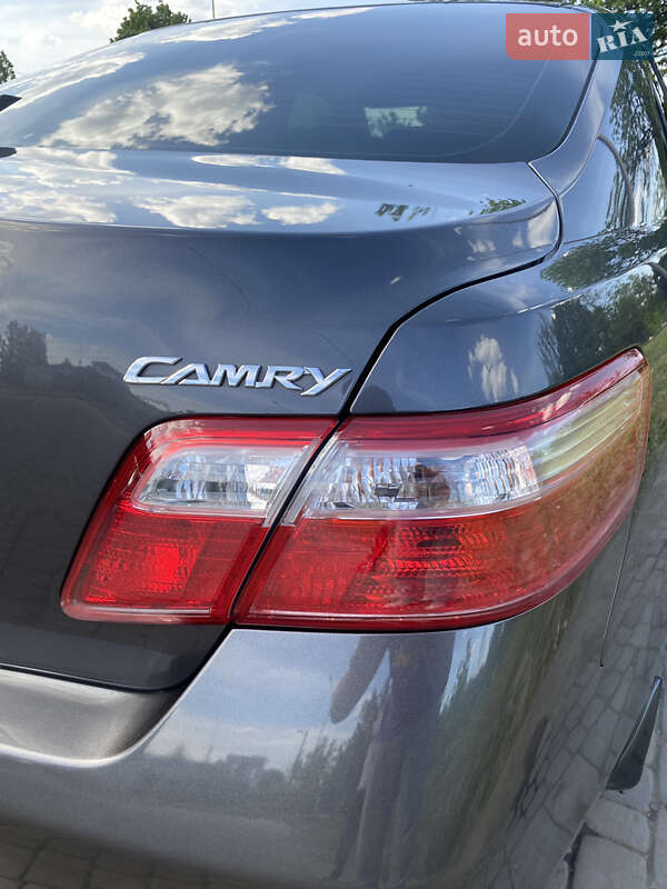 Седан Toyota Camry 2011 в Днепре