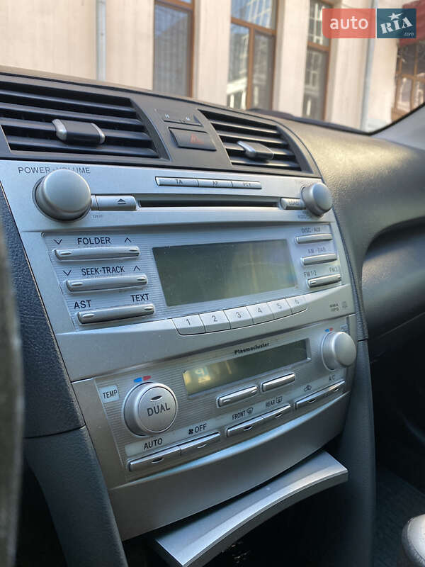 Седан Toyota Camry 2011 в Днепре