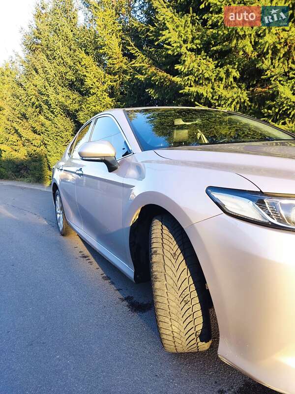 Седан Toyota Camry 2017 в Киеве