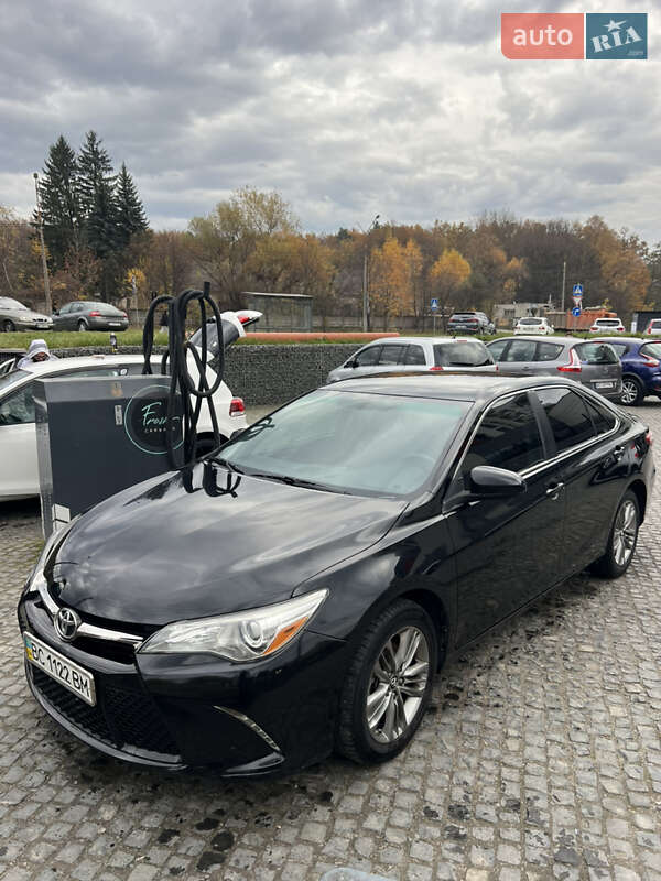 Седан Toyota Camry 2017 в Львове