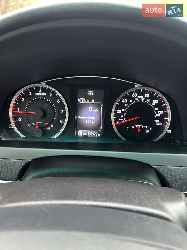 Седан Toyota Camry 2017 в Львове