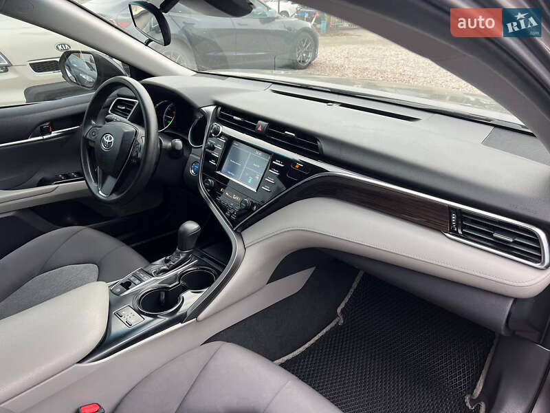 Седан Toyota Camry 2018 в Полтаві