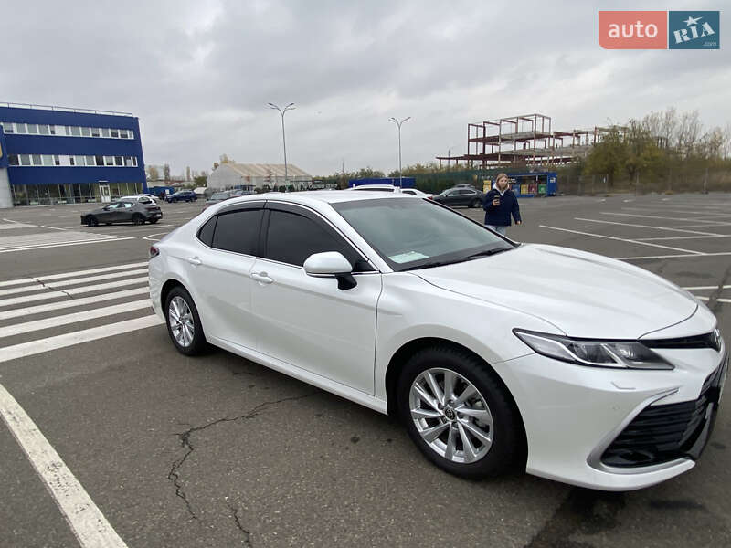 Седан Toyota Camry 2023 в Киеве