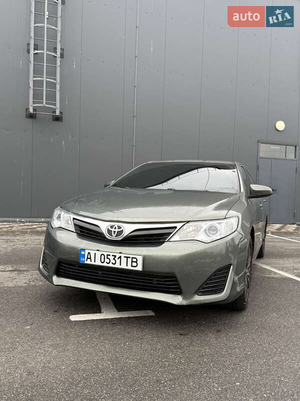 Седан Toyota Camry 2013 в Киеве фото 5 Седан Toyota Camry 2013 в Киеве