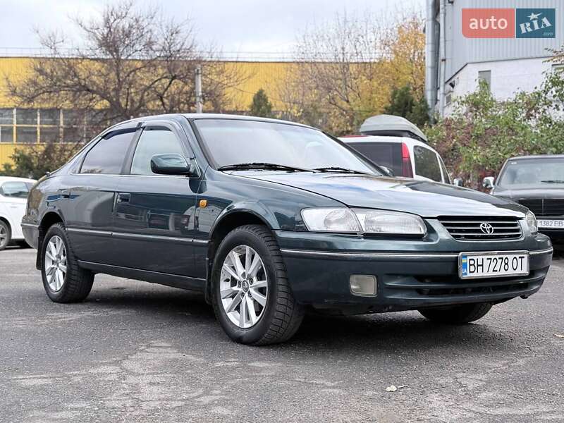 Седан Toyota Camry 1997 в Одессе