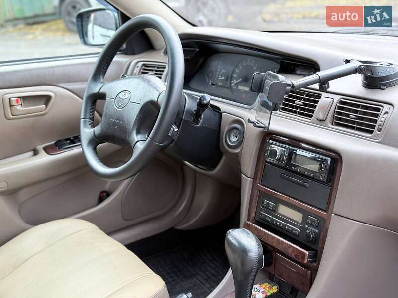 Седан Toyota Camry 1997 в Одессе
