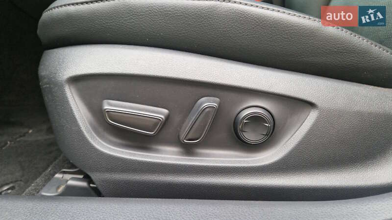 Седан Toyota Camry 2023 в Кропивницком