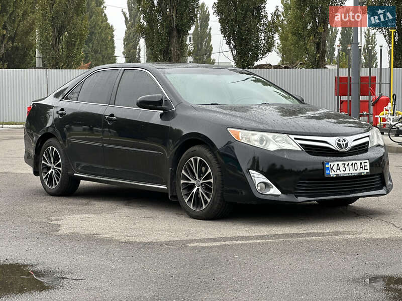 Седан Toyota Camry 2014 в Киеве