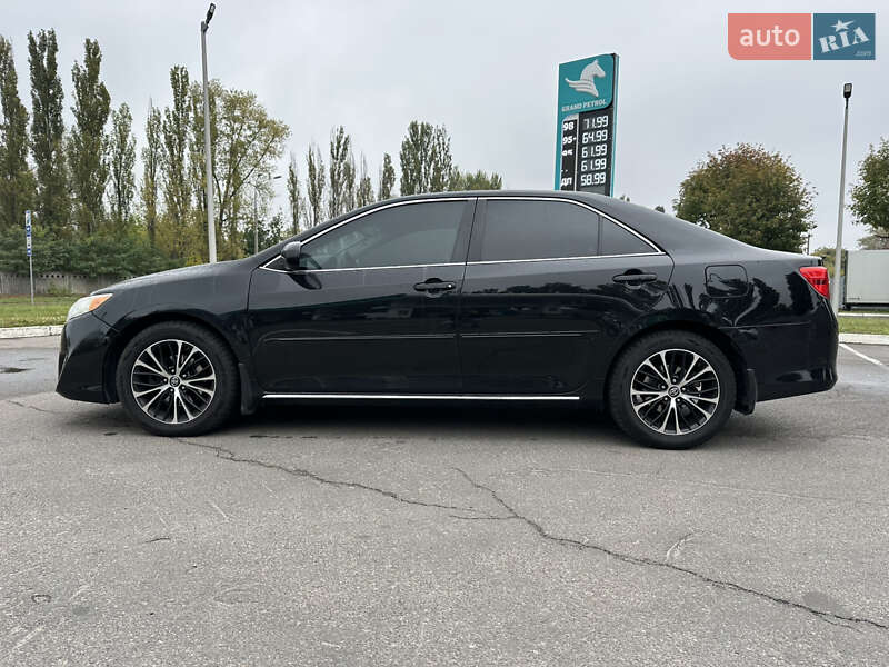 Седан Toyota Camry 2014 в Киеве