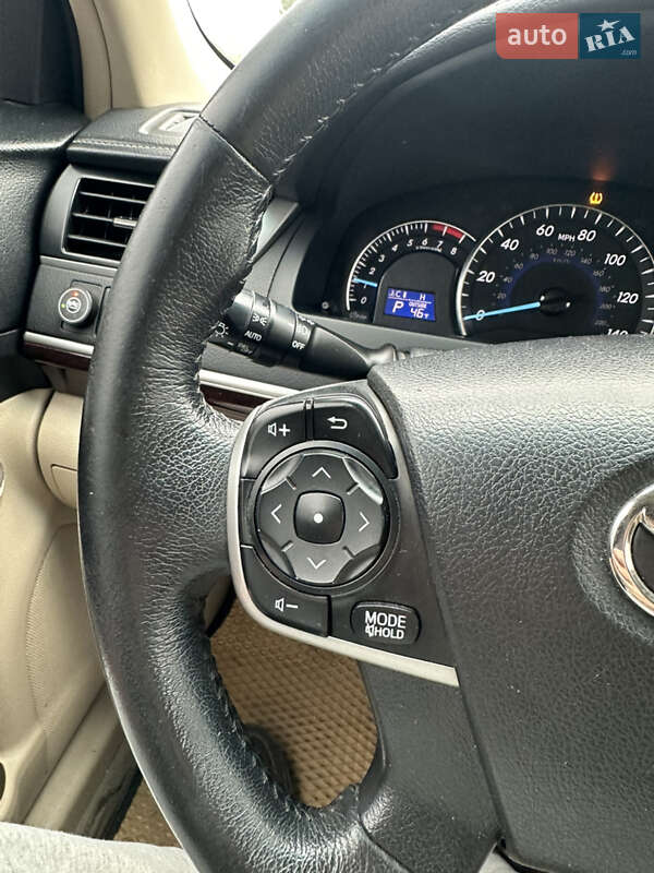Седан Toyota Camry 2014 в Киеве