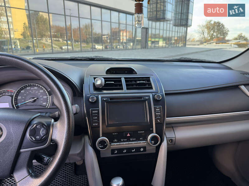 Седан Toyota Camry 2014 в Днепре фото 12 Седан Toyota Camry 2014 в Днепре