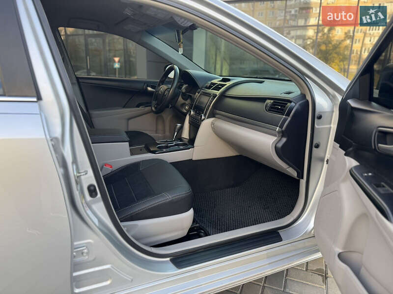 Седан Toyota Camry 2014 в Днепре фото 14 Седан Toyota Camry 2014 в Днепре