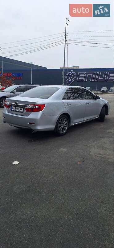 Седан Toyota Camry 2012 в Киеве