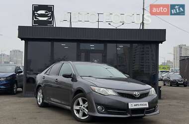 Седан Toyota Camry 2012 в Киеве