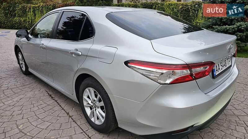 Седан Toyota Camry 2018 в Киеве