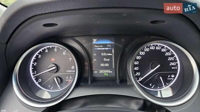 Седан Toyota Camry 2018 в Киеве