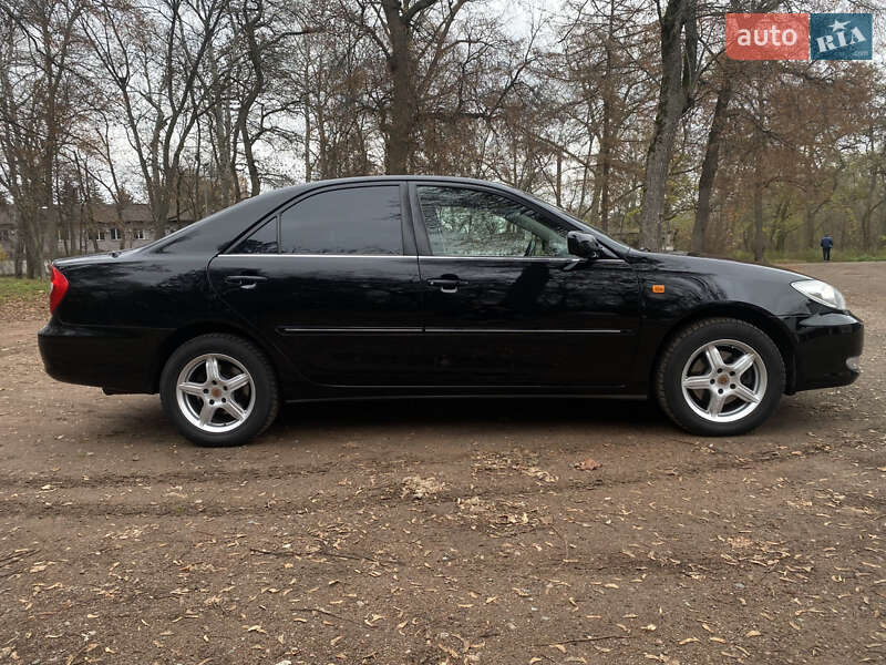 Седан Toyota Camry 2002 в Чернигове