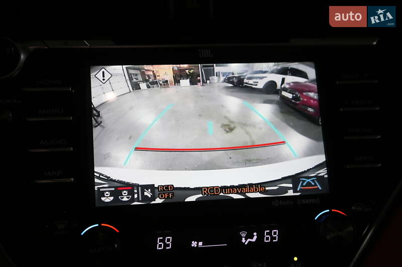 Седан Toyota Camry 2019 в Киеве