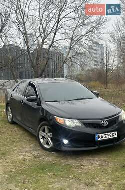 Седан Toyota Camry 2012 в Киеве