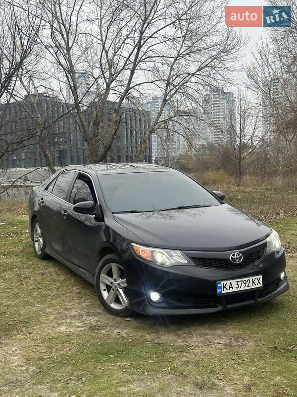 Седан Toyota Camry 2012 в Киеве фото Седан Toyota Camry 2012 в Киеве