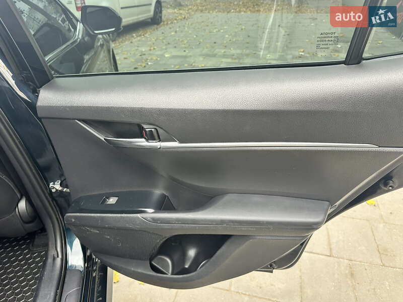 Седан Toyota Camry 2020 в Миколаєві