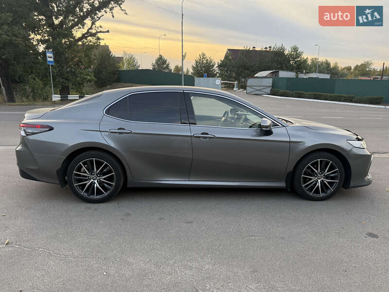Седан Toyota Camry 2021 в Киеве