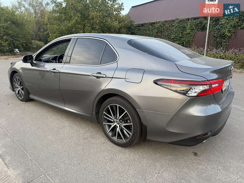 Седан Toyota Camry 2021 в Киеве