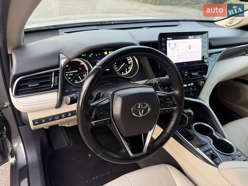 Седан Toyota Camry 2021 в Киеве