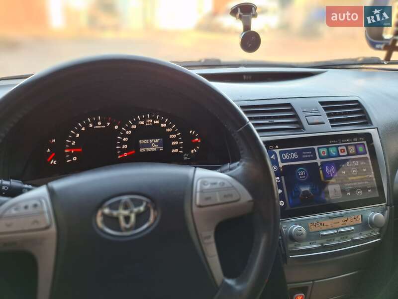 Седан Toyota Camry 2006 в Глухове