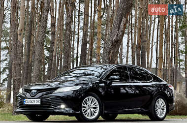Седан Toyota Camry 2020 в Житомире