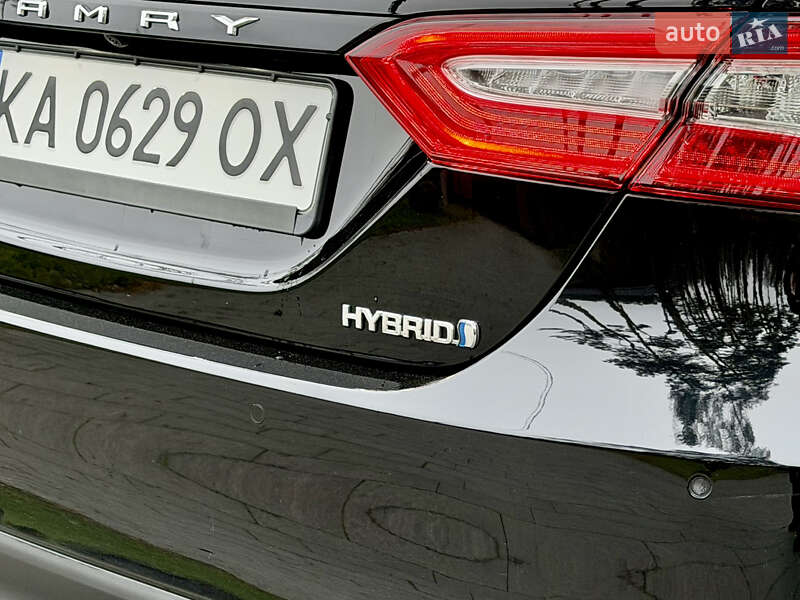 Седан Toyota Camry 2020 в Житомире