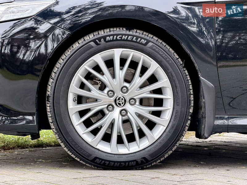 Седан Toyota Camry 2020 в Житомире