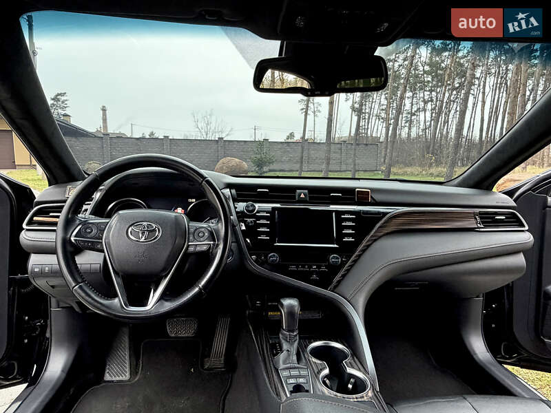 Седан Toyota Camry 2020 в Житомире