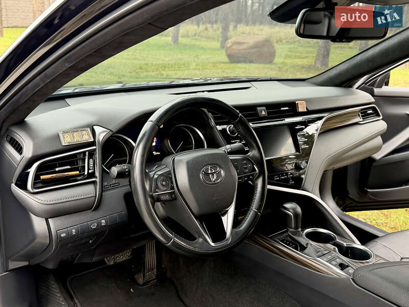 Седан Toyota Camry 2020 в Житомире