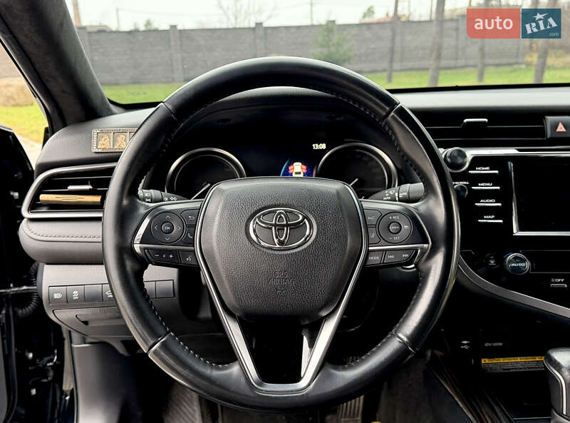 Седан Toyota Camry 2020 в Житомире