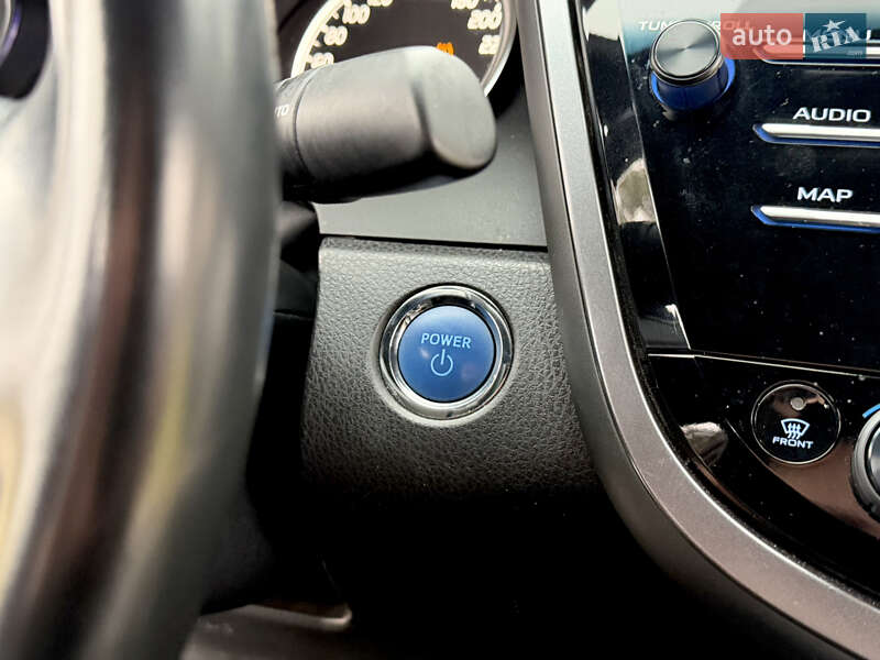 Седан Toyota Camry 2020 в Житомире