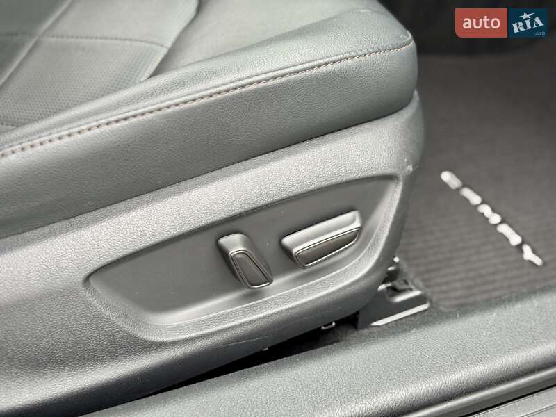 Седан Toyota Camry 2019 в Києві фото 48 Седан Toyota Camry 2019 в Києві